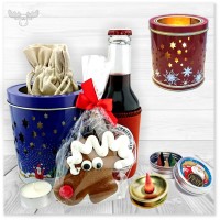 Weihnachtliches Präsenteset mit Lebkuchen, Räucherkerzen, Wein und Teelichtdose
